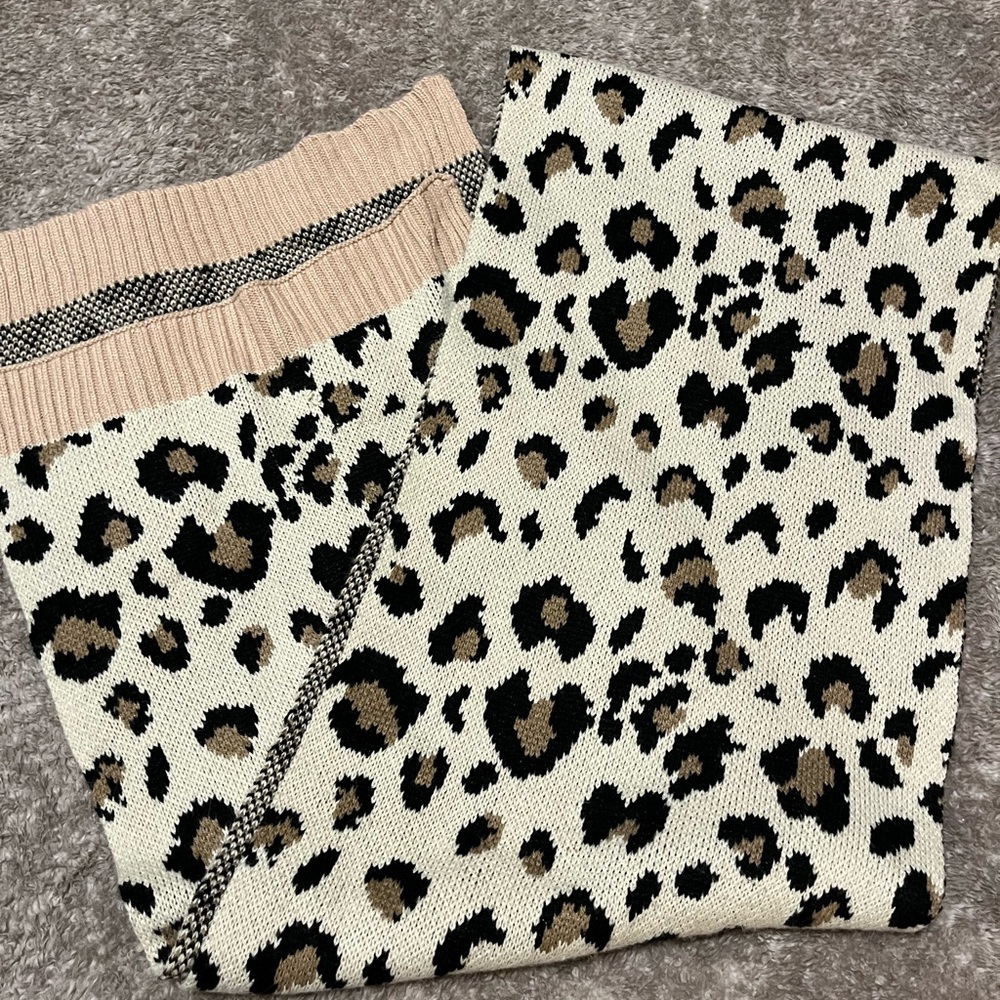 Leopard Print Knit Scarf